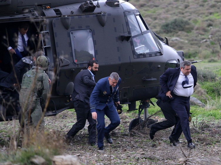 Αποδοκίμασαν τον Καμμένο στην Κω: Δεν άφηναν να προσγειωθεί το ελικόπτερο